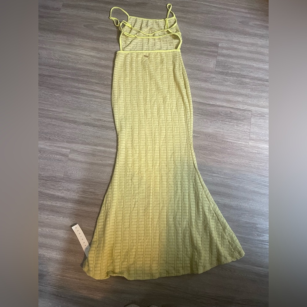Missguided Light Yellow Maxi Dress - Picture 7 of 7